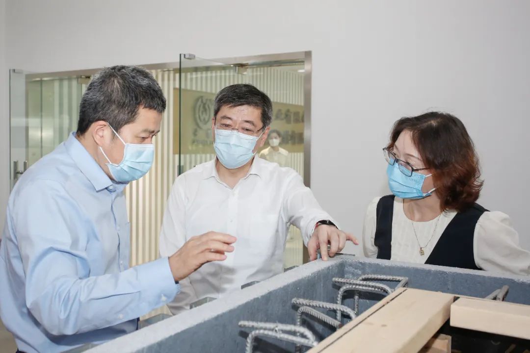 傾聽企業訴求，共謀發展良策——金山區委書記劉健深入新型建筑材料制造企業開展調查研究
